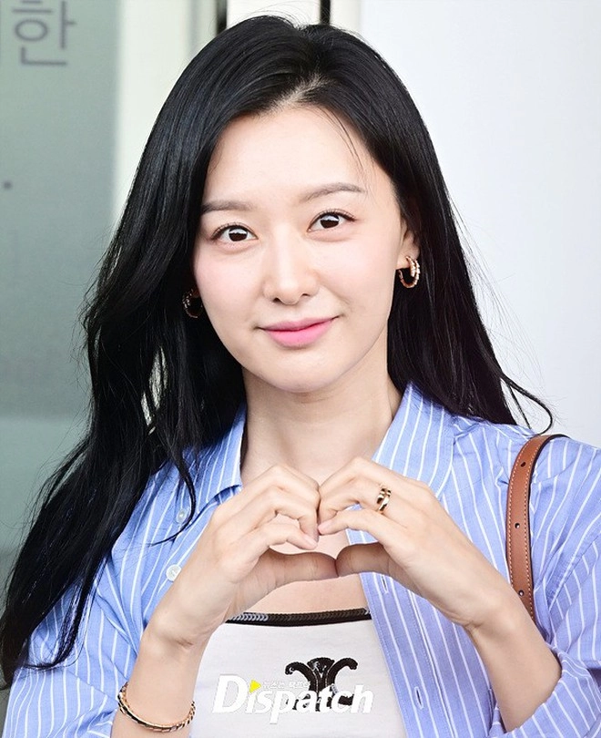 Kim ji won xinh ngất ngây hóa nữ hoàng sân bay