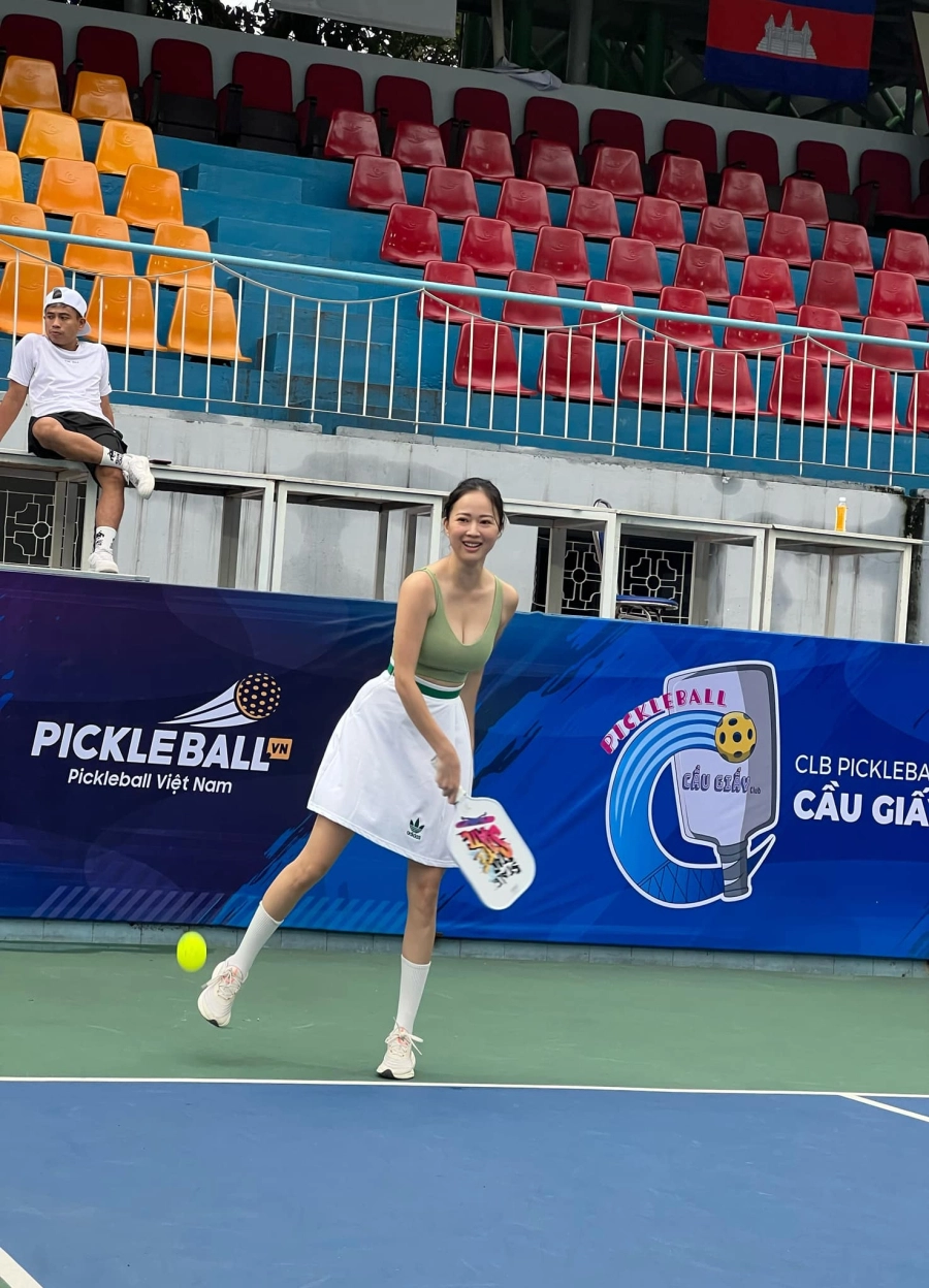 Thời trang đi tập pickleball cả tuần của mẹ 1 con khiến dân mạng mê tít