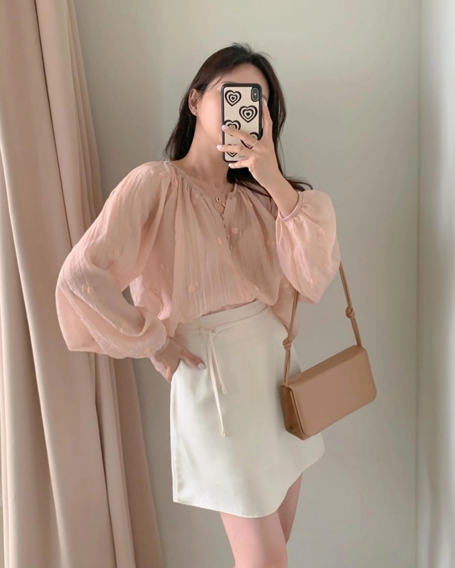 Sang xin mịn trong những ngày thu với áo blouse dài tay