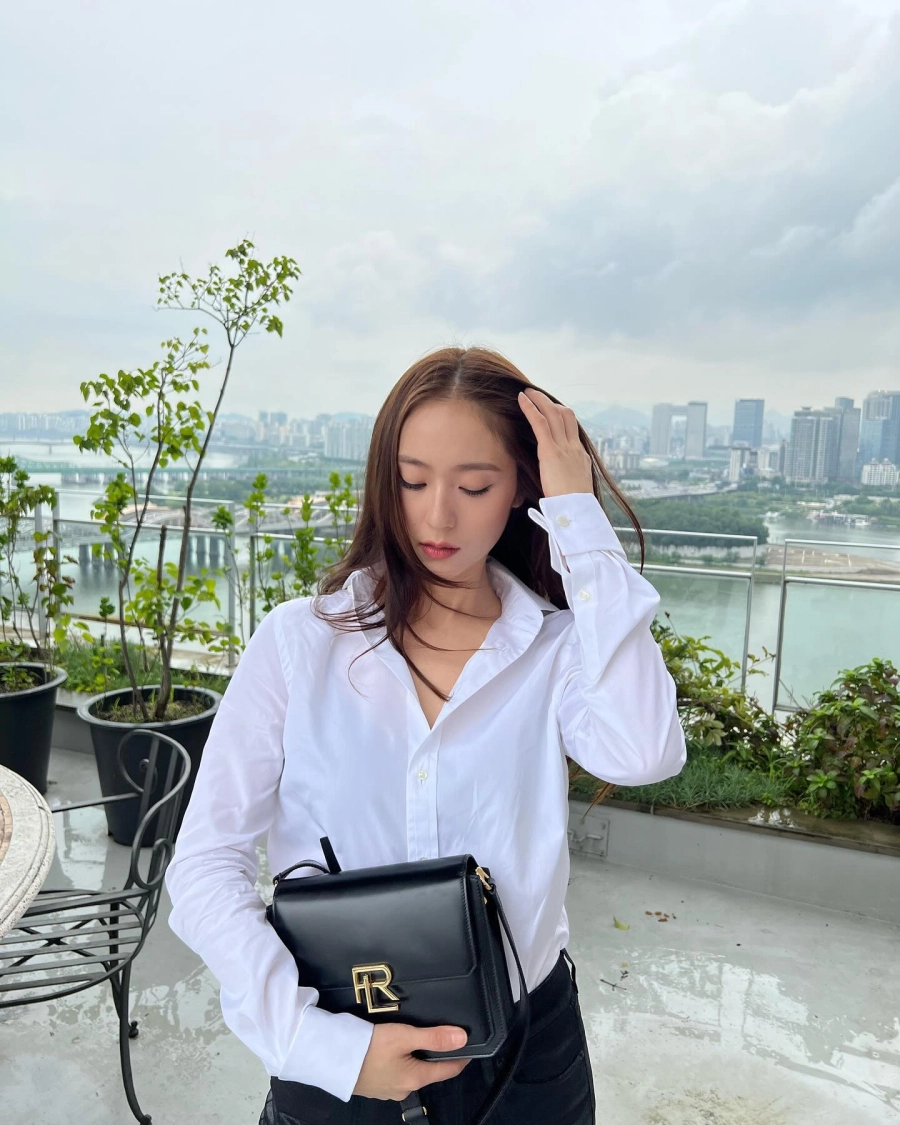 Khí chất sang ngút ngàn của krystal jung