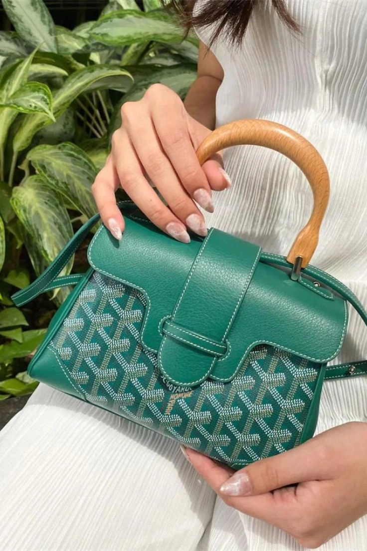 Đường nét của chiếc túi có lịch sử trước cả louis vuitton