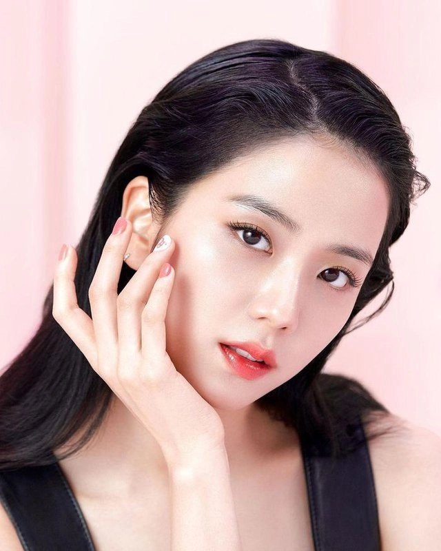 Nhan sắc ấn tượng của jisoo trong mv mới