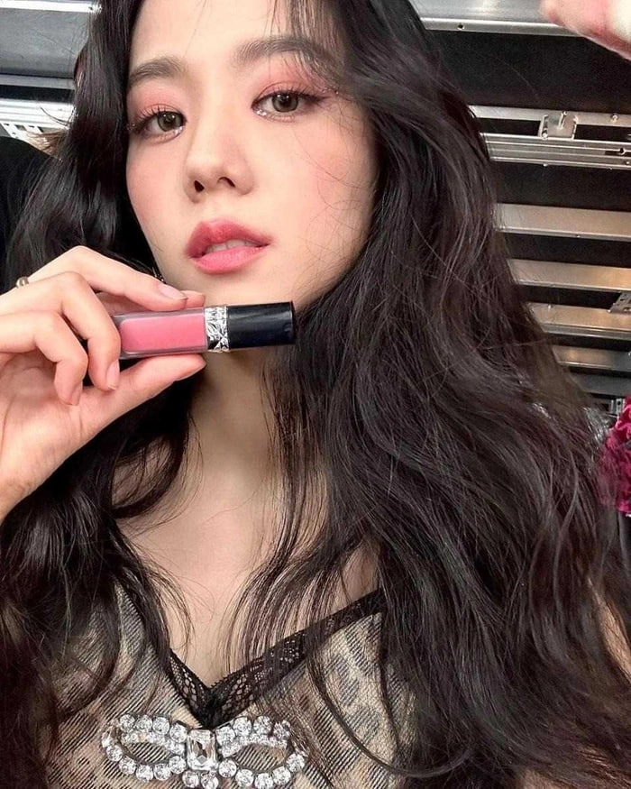Nhan sắc ấn tượng của jisoo trong mv mới