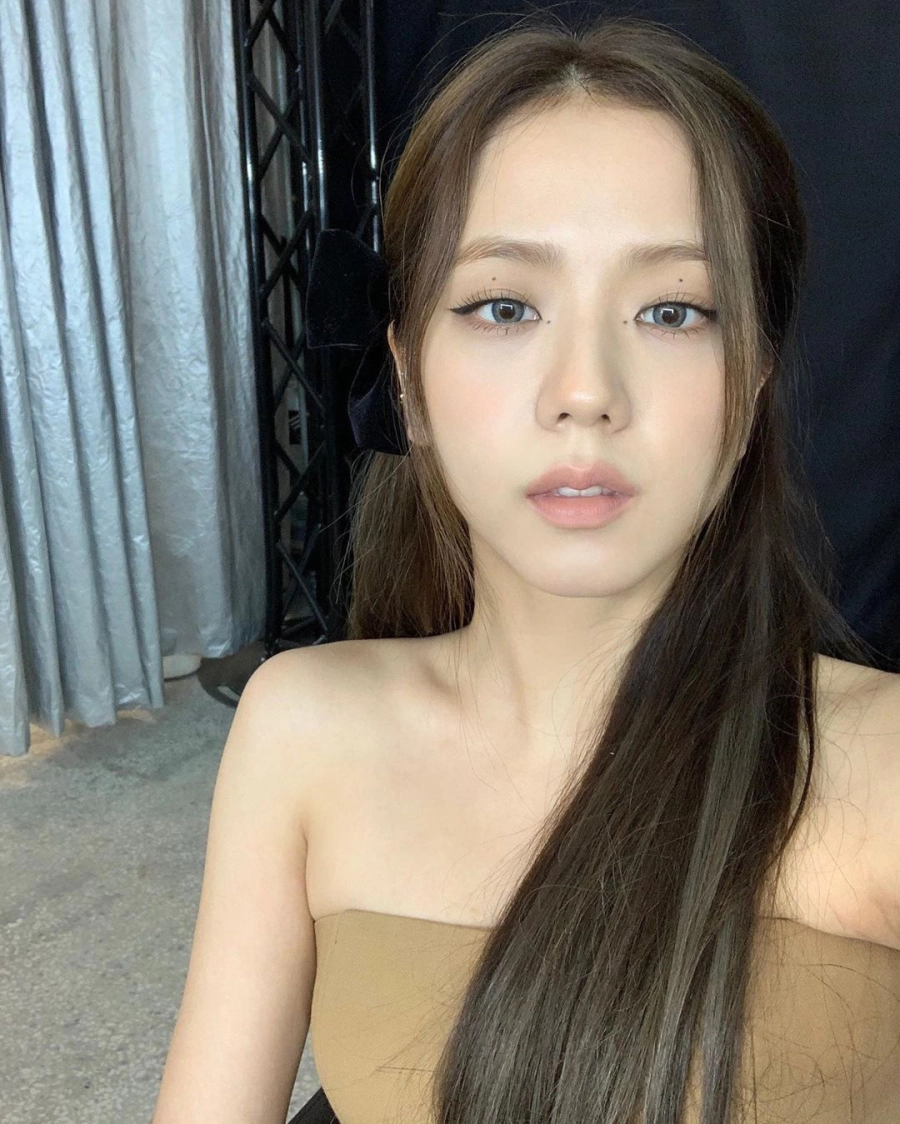 Nhan sắc ấn tượng của jisoo trong mv mới