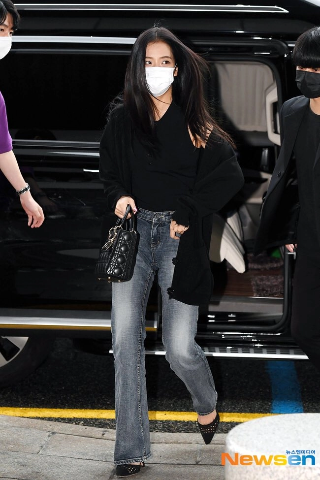 Những kiểu quần dài tôn dáng đáng có trong tủ đồ như jisoo blackpink
