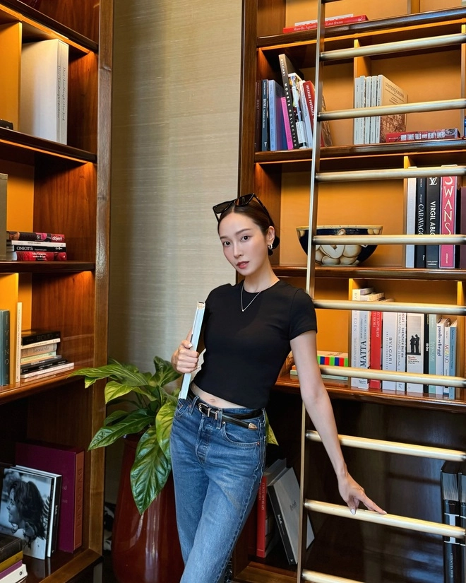 Cặp chị em con nhà giàu chỉ thích mặc đồ đơn giản đi dạo phố- Ảnh 7. Phong cách thời trang đơn giản của chị em jessica krystal