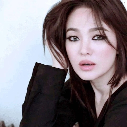 Song hye kyo lạ lẫm trên bìa tạp chí vogue