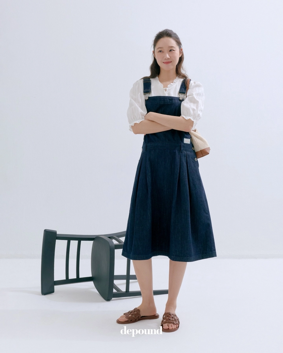 Kỳ lạ nữ diễn viên 45 tuổi làm nàng thơ của brand dành cho giới trẻ vẫn siêu hợp, style U50 đâu cần đứng dáng quá!- Ảnh 11. Gong hyo jin biến hóa phong cách với các item thoải mái và năng động