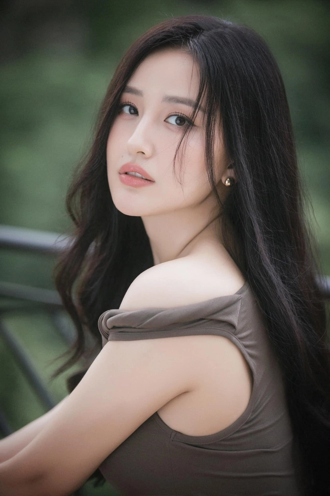 Được ví như Lưu Diệc Phi Việt Nam, vẫn có 1 điểm nàng hậu này muốn thay đổi trên khuôn mặt- Ảnh 5. Hoa hậu mai phương thúy vẫn muốn trùng tu nhan sắc