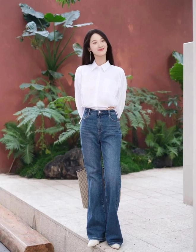 Mix quần jeans sao cho hiện đại 