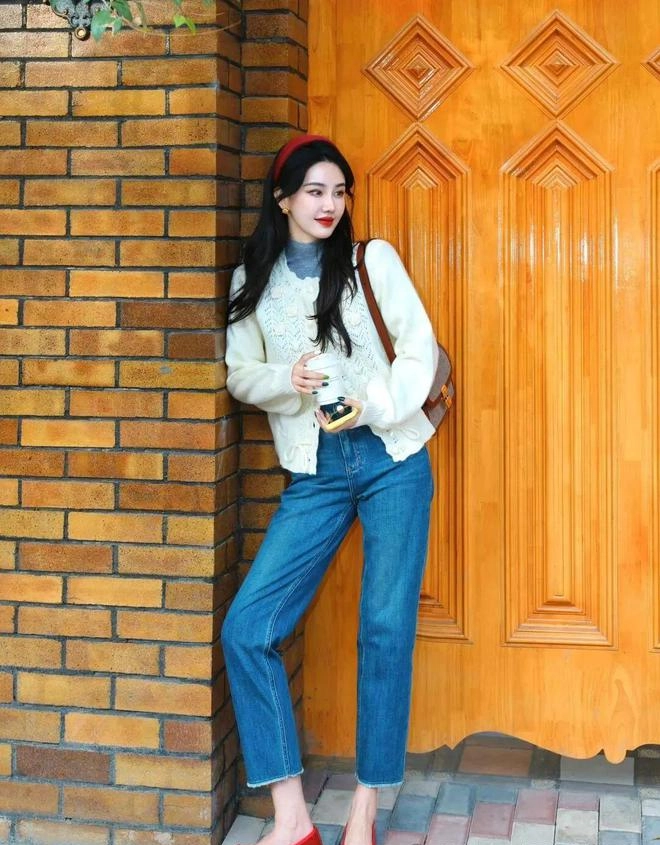 Mix quần jeans sao cho hiện đại 
