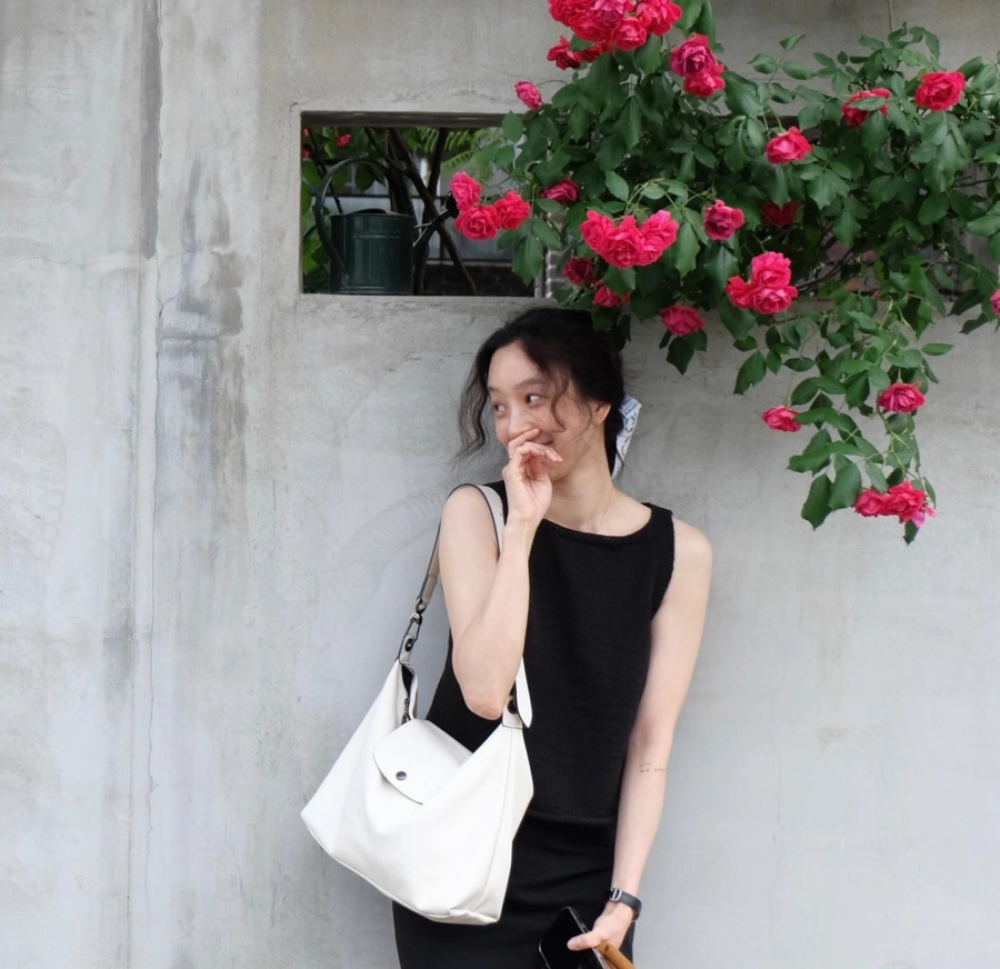 Quá mê style tối giản của nữ diễn viên Hàn Quốc 44 tuổi- Ảnh 3. mờ ê style tối giản của nữ diễn viên hàn quốc jung ryeo won