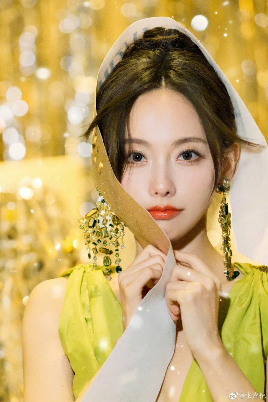 Nhan sắc trương gia nghê khiến dân tình choáng ngợp