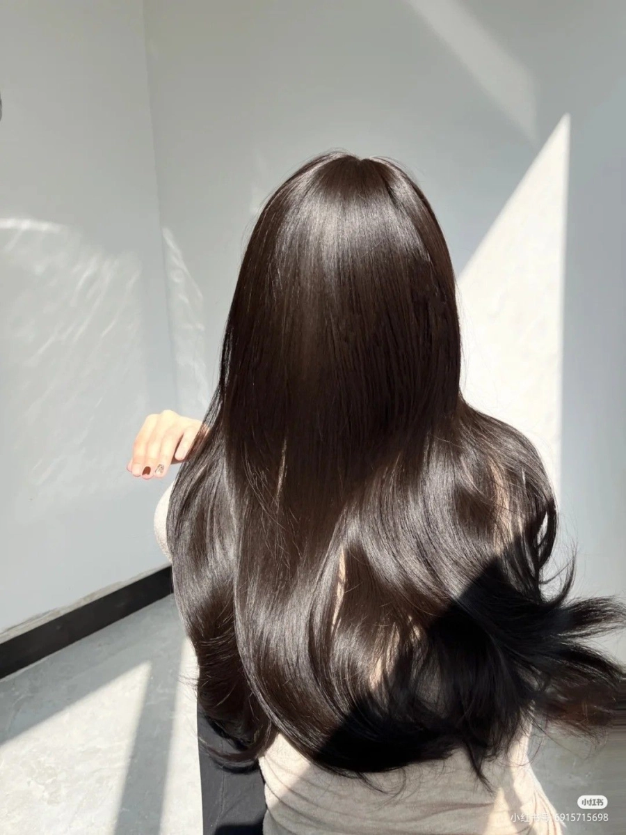Cách chải đầu đúng giúp tóc bóng mượt hơn, giảm hẳn gãy rụng- Ảnh 1. Bí quyết chải đầu đúng cách giúp giảm thiểu tóc gãy rụng
