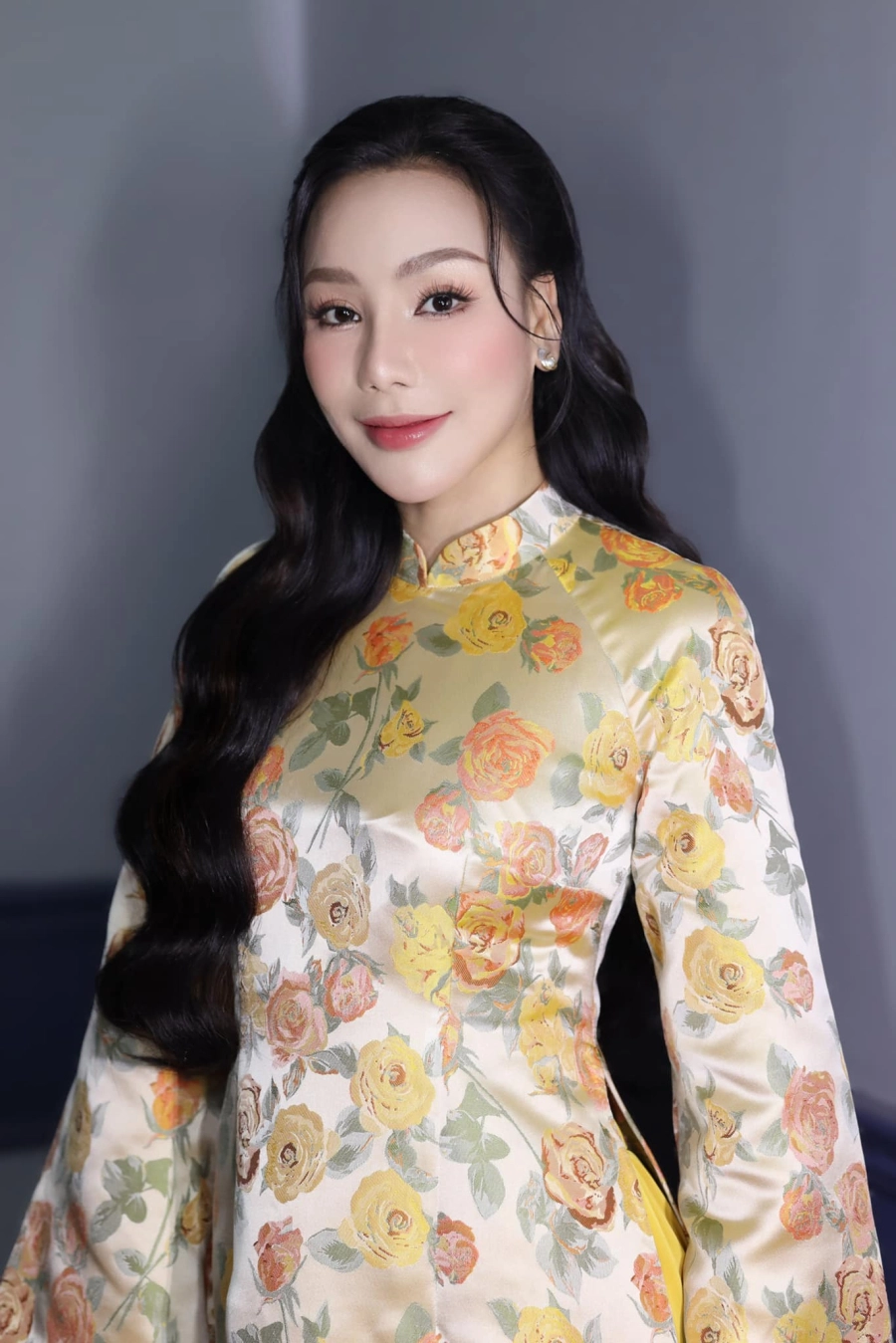 Hồ Quỳnh Hương và những lần diện áo dài khiến fan Ngắm hồ quỳnh hương xinh đẹp trong những lần diện áo dài