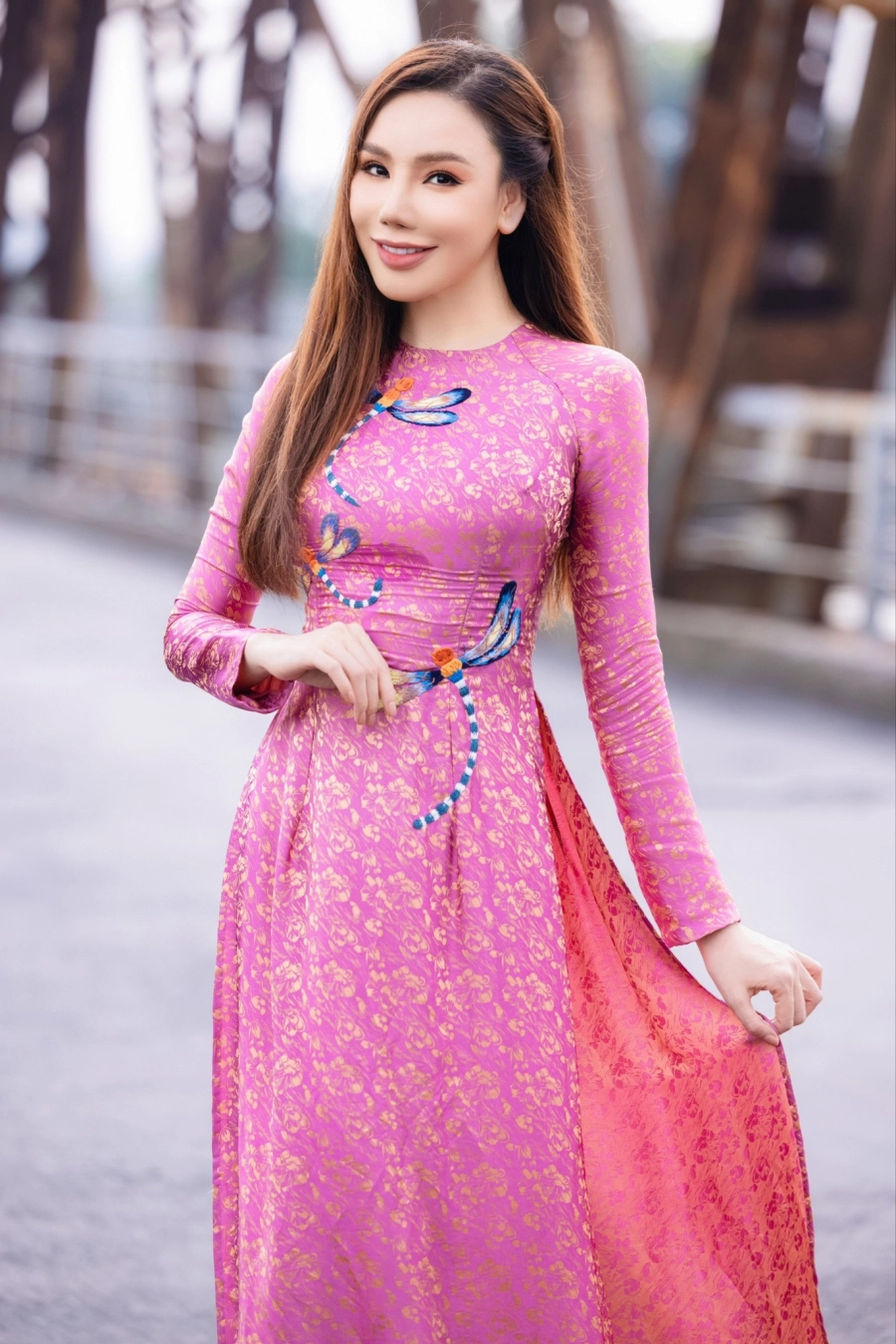 Hồ Quỳnh Hương và những lần diện áo dài khiến fan Ngắm hồ quỳnh hương xinh đẹp trong những lần diện áo dài