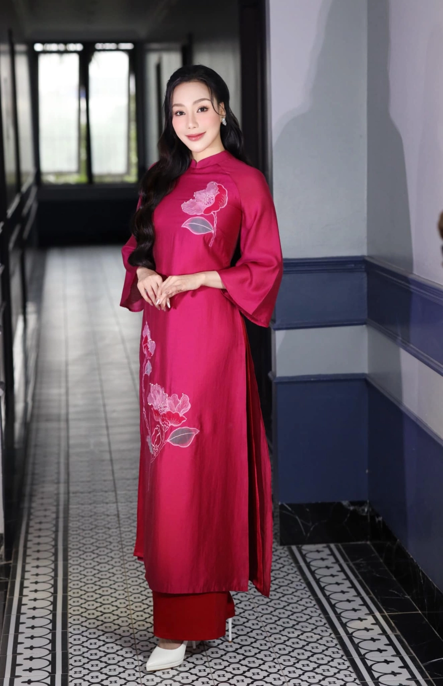 Hồ Quỳnh Hương và những lần diện áo dài khiến fan Ngắm hồ quỳnh hương xinh đẹp trong những lần diện áo dài