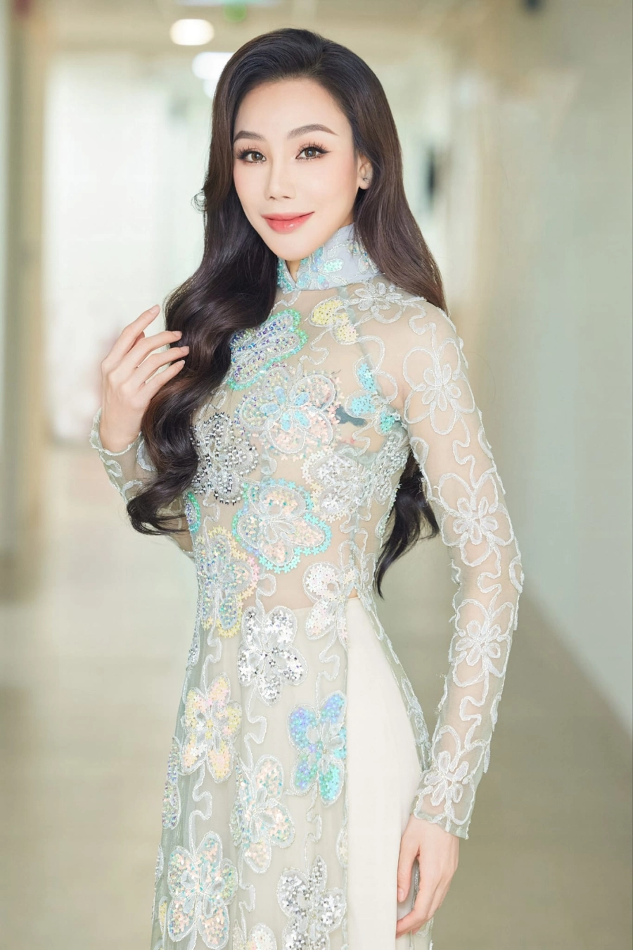 Hồ Quỳnh Hương và những lần diện áo dài khiến fan Ngắm hồ quỳnh hương xinh đẹp trong những lần diện áo dài