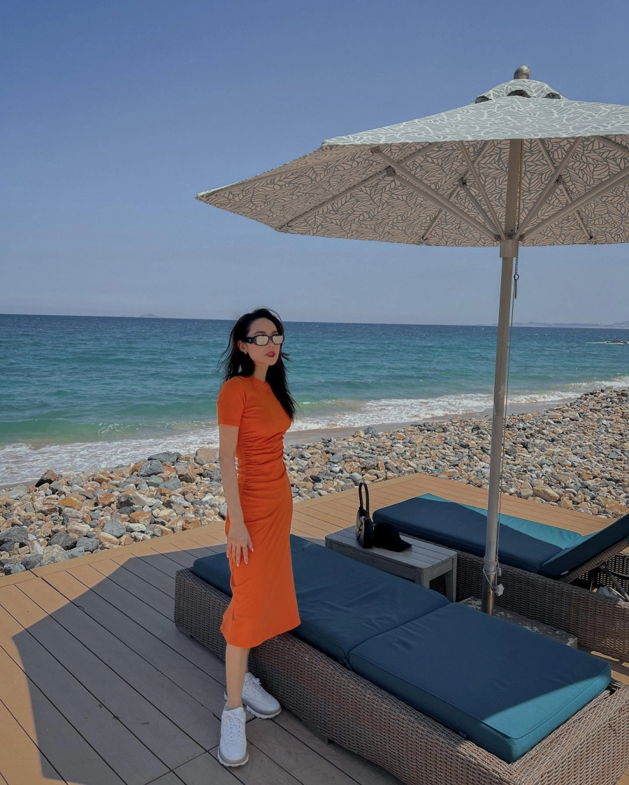 Tham khảo thời trang đi du lịch của ca sĩ diễn viên minh hằng