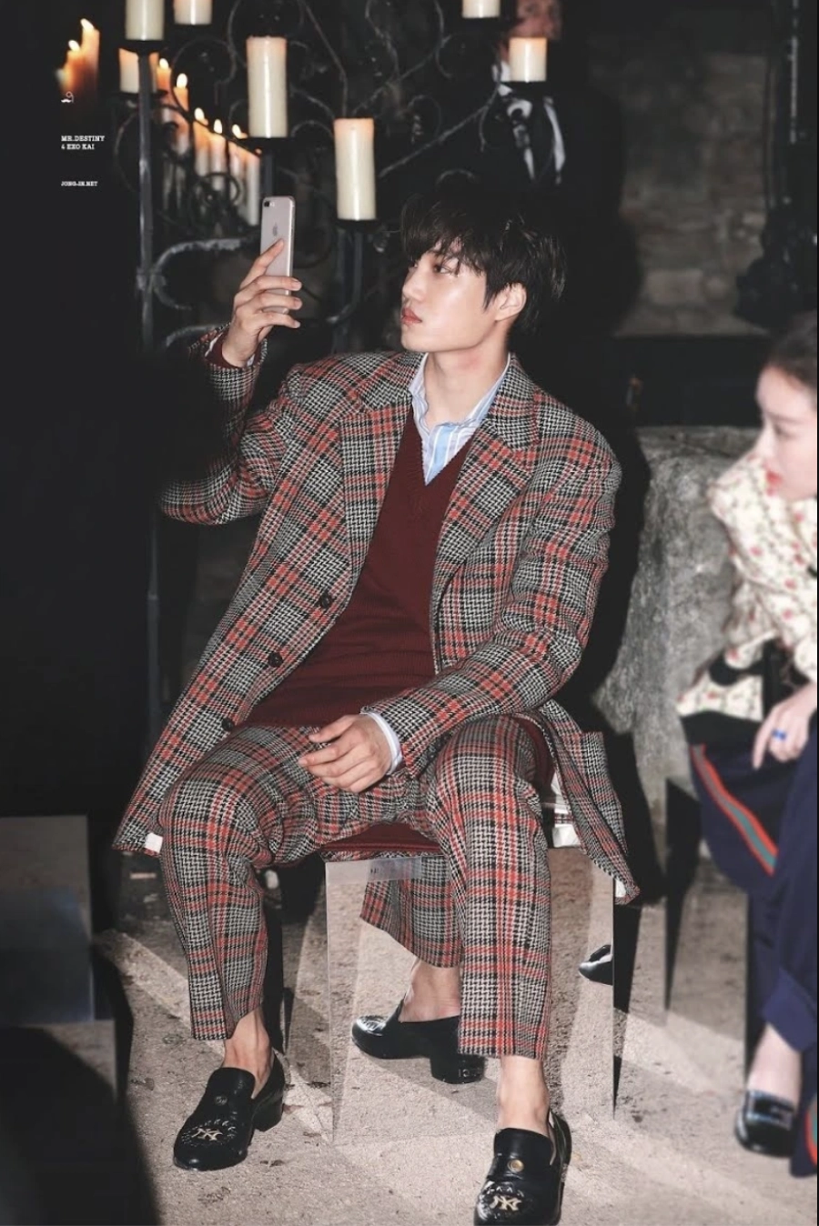 Kai exo xuất hiện gây náo loạn show prada