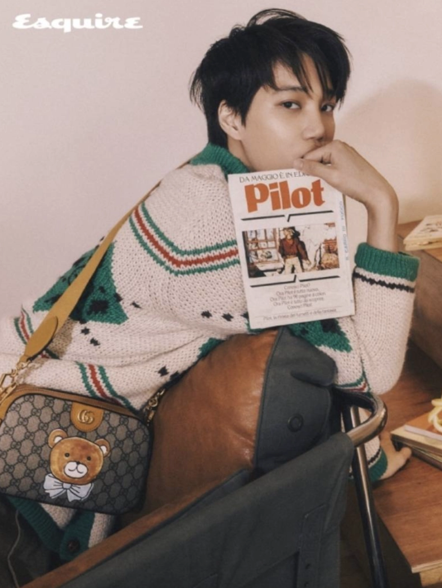 Kai exo xuất hiện gây náo loạn show prada