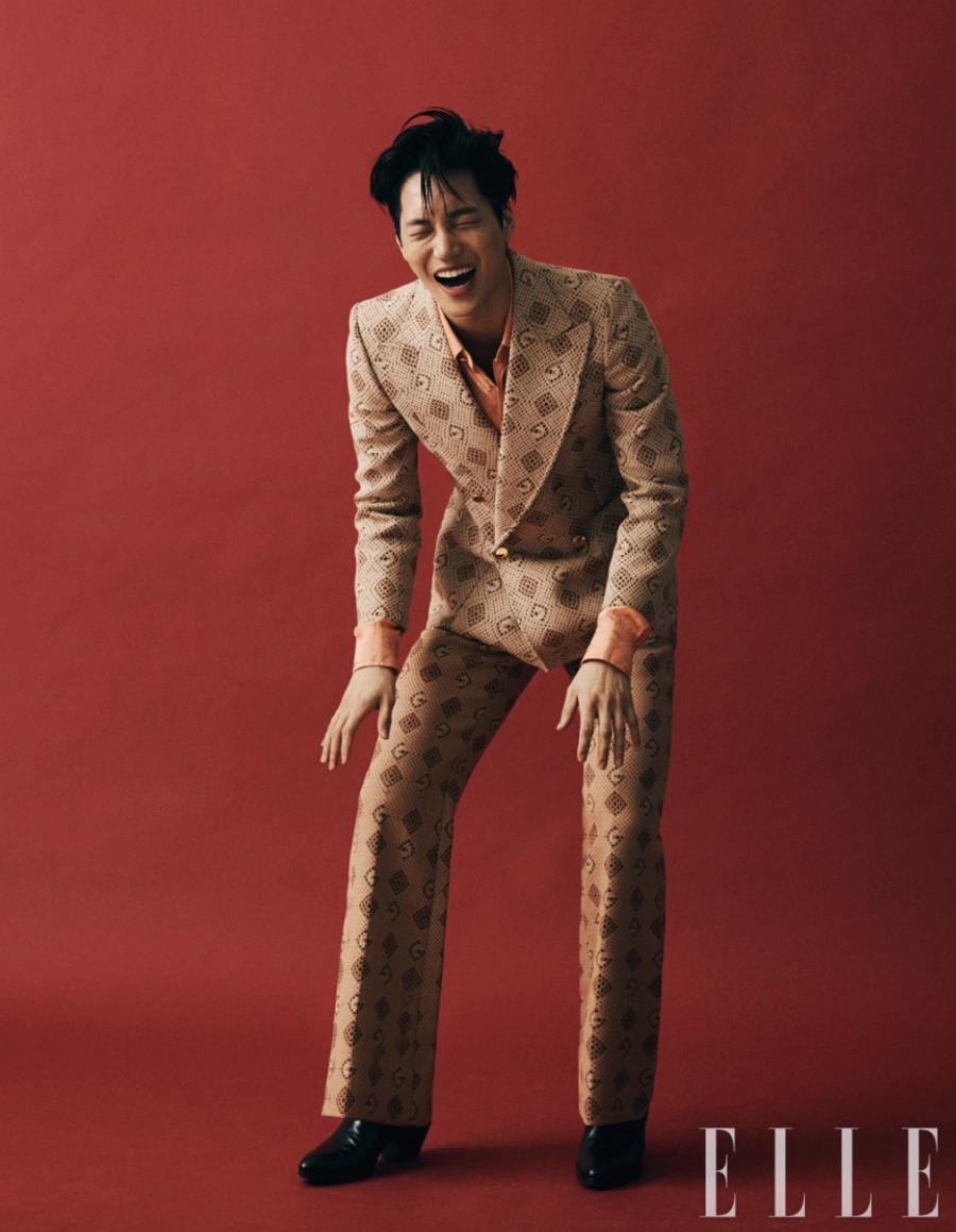 Kai exo xuất hiện gây náo loạn show prada