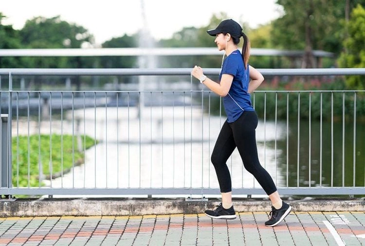 Lão hóa nhanh nếu đi bộ sai cách 