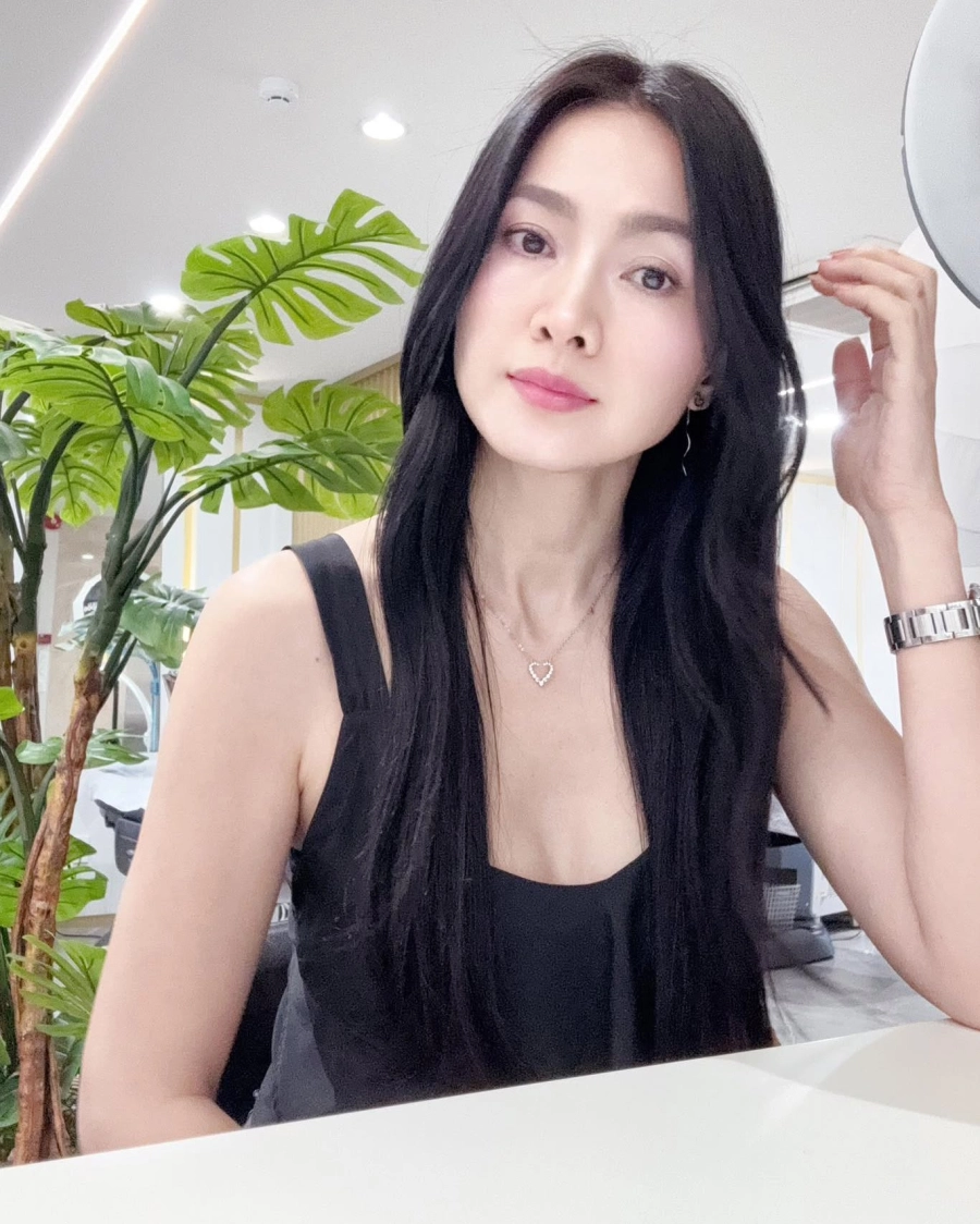 Nhan sắc siêu mẫu anh thư ở tuổi 43