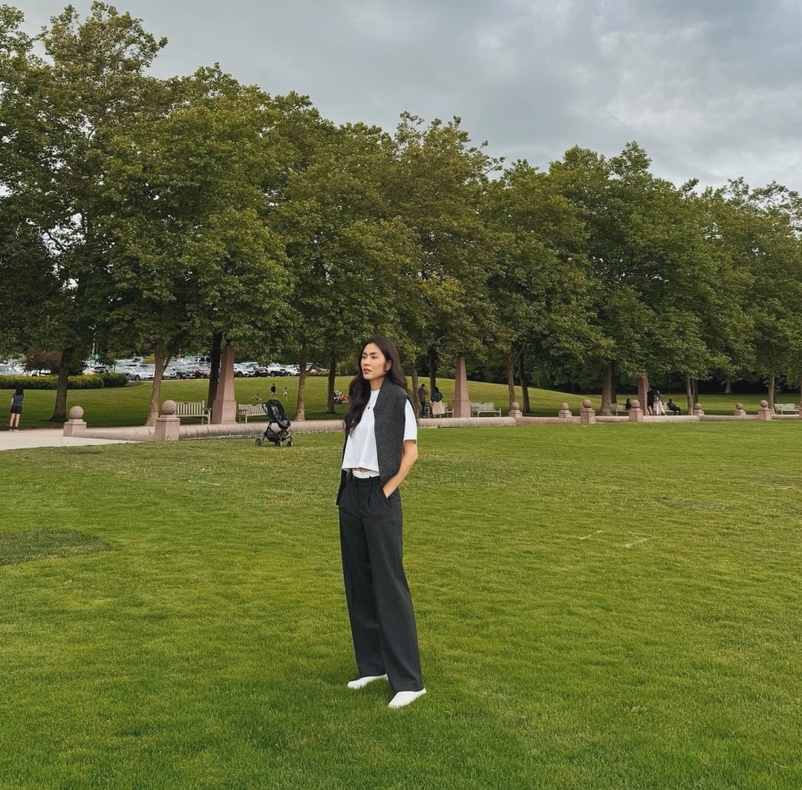 10 outfit tối giản xinh đẹp từ mỹ nhân việt