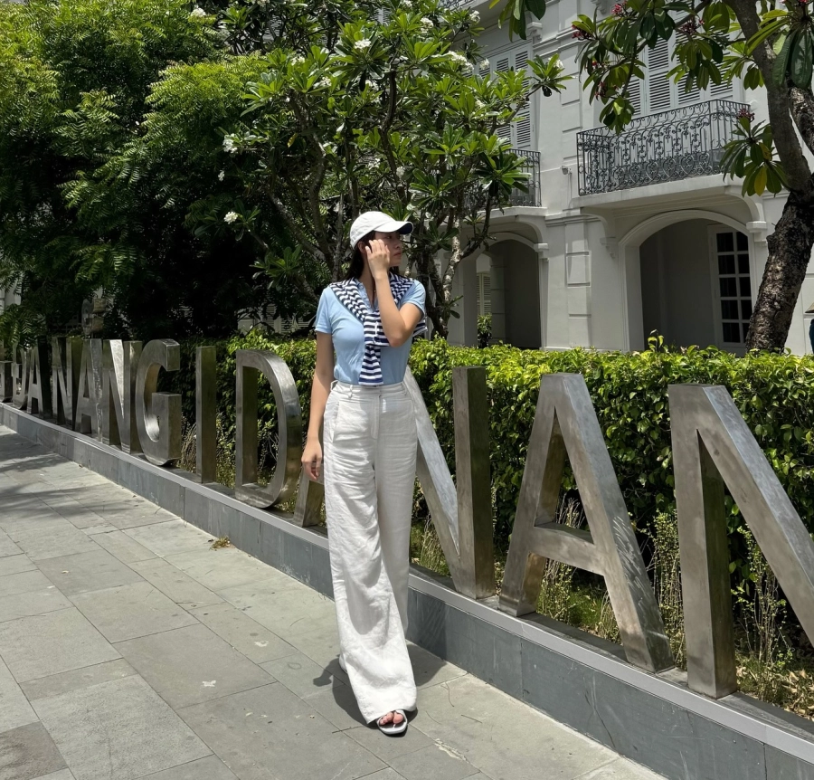 10 outfit tối giản xinh đẹp từ mỹ nhân việt