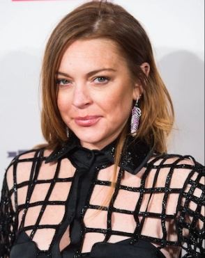 Lindsay lohan trẻ đẹp khó tin trong buổi quảng bá phim mới đây