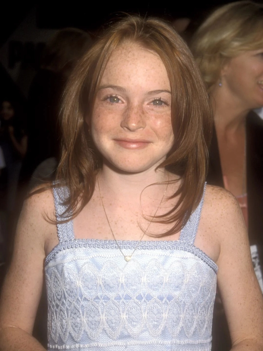Lindsay lohan trẻ đẹp khó tin trong buổi quảng bá phim mới đây
