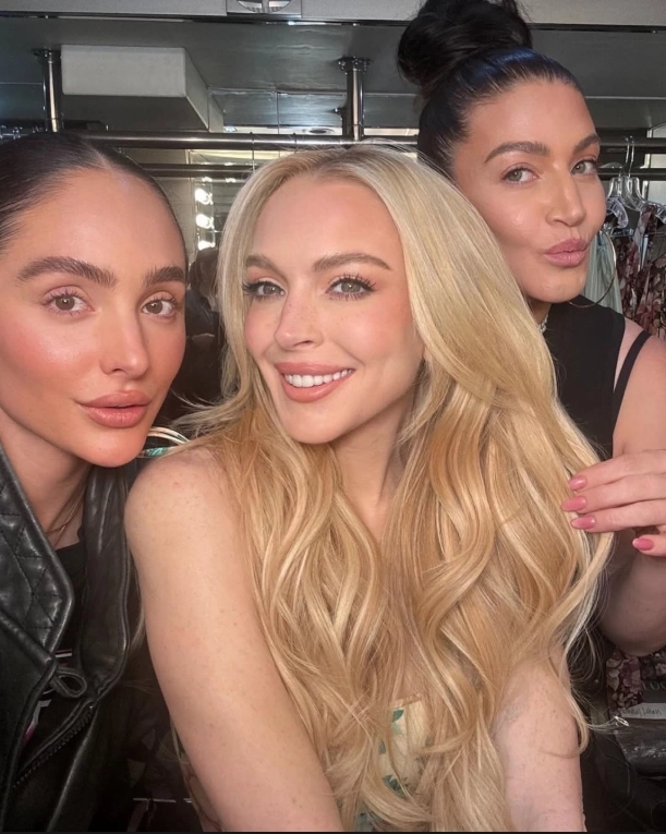 Lindsay lohan trẻ đẹp khó tin trong buổi quảng bá phim mới đây