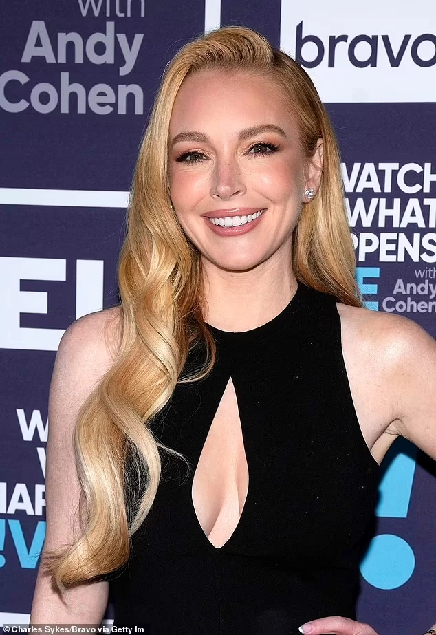 Lindsay lohan trẻ đẹp khó tin trong buổi quảng bá phim mới đây