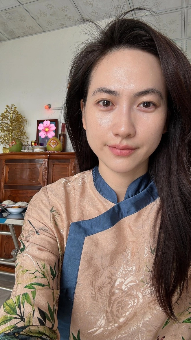 Phương anh đào vẫn xinh đẹp cùng vóc dáng chuẩn chỉnh dù diện set đồ đơn giản nhất