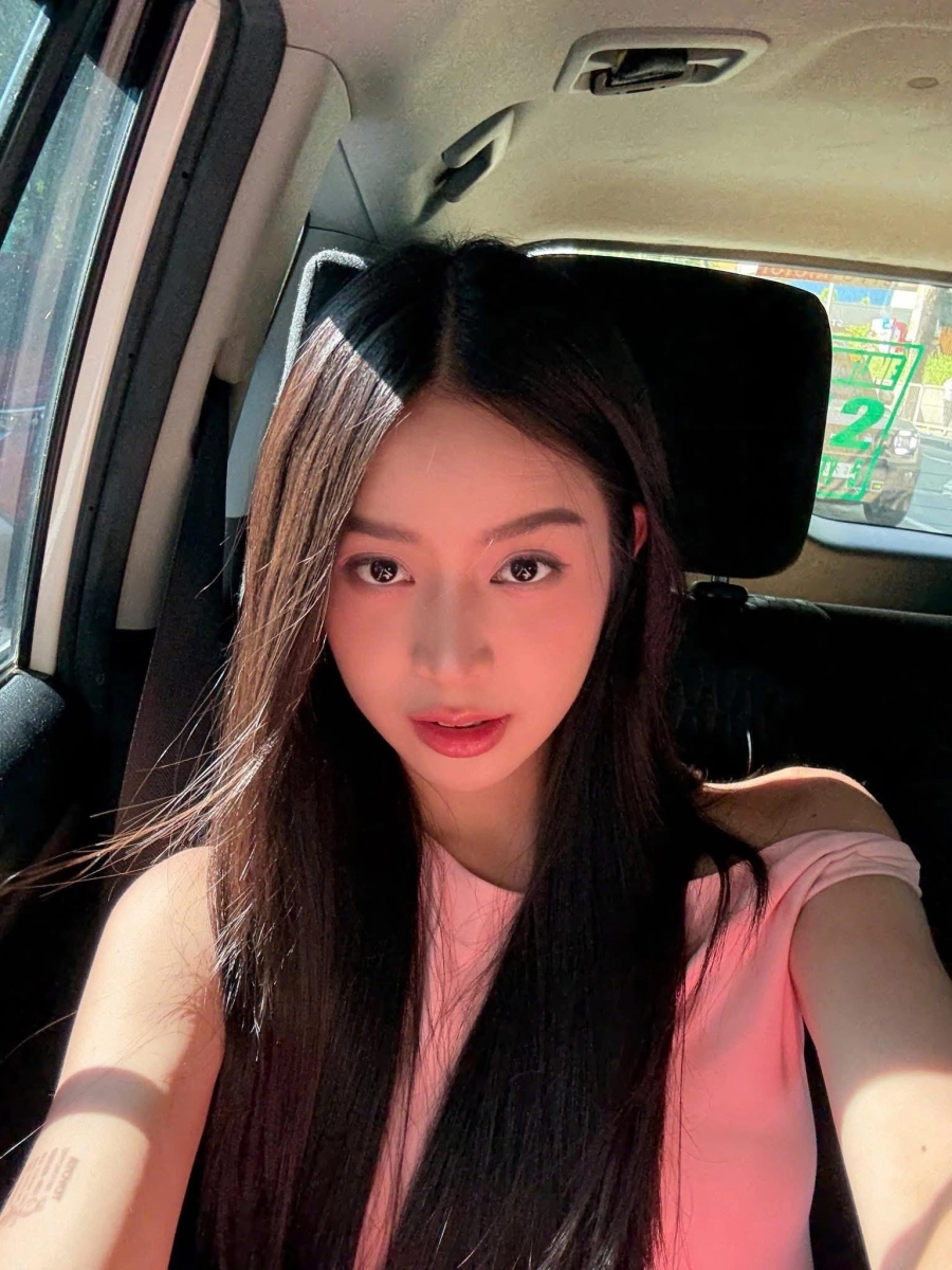 Thanh Thuỷ lột xác khi kết thúc nhiệm kỳ nhưng netizen không khen nổi- Ảnh 15. Style của thanh thuỷ sau khi kết thúc nhiệm kỳ