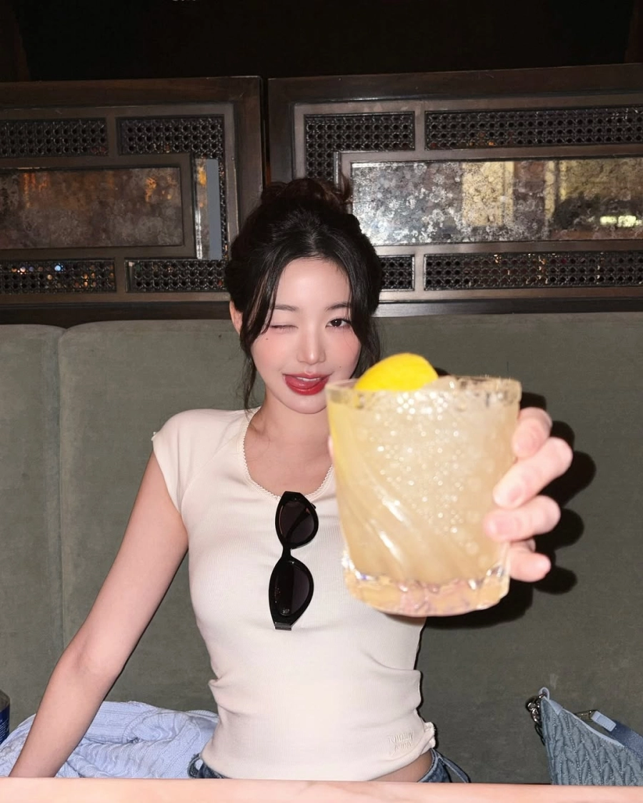 Tỉ lệ cơ thể siêu thực của công chúa kpop
