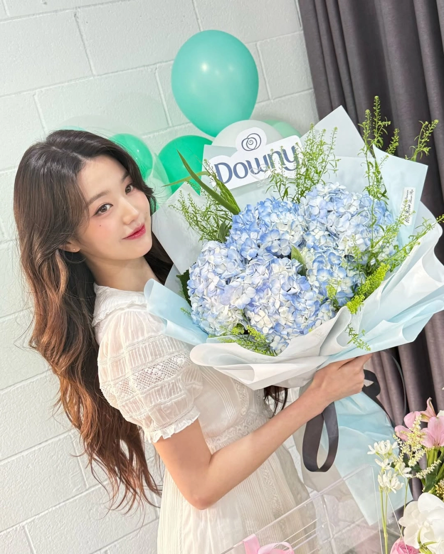 Tỉ lệ cơ thể siêu thực của công chúa kpop