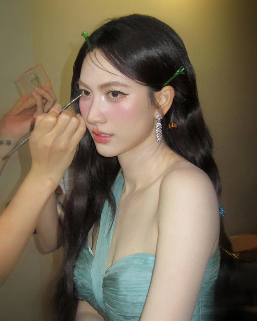 Ảnh mới của Visual phi giới tính của nữ diễn viên trăm tỷ phương anh đào