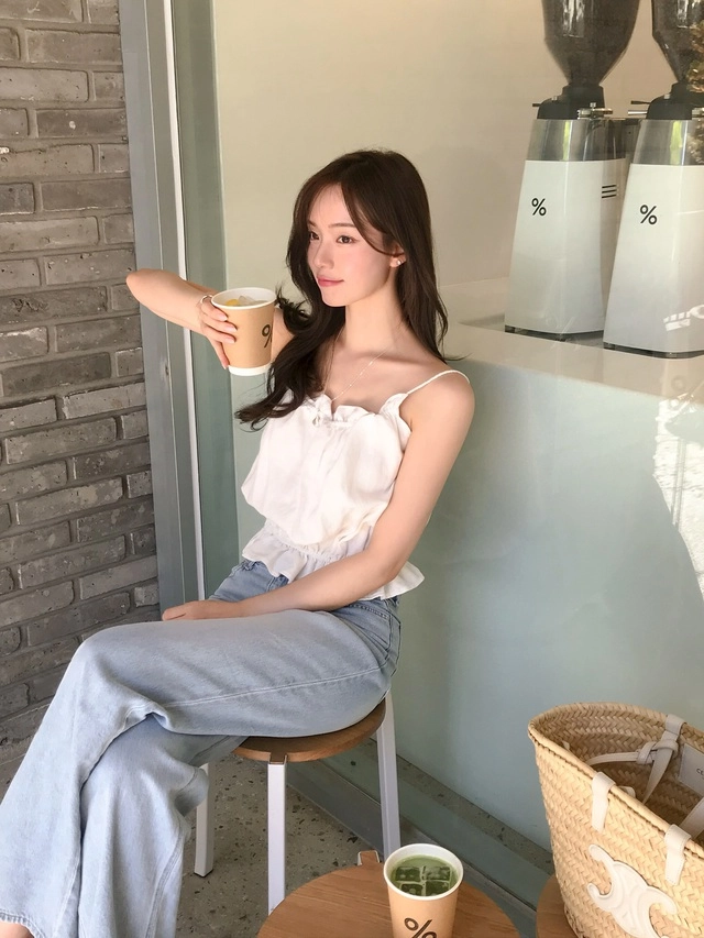Diện quần ống rộng tuyệt đối sành điệu cho nàng genz