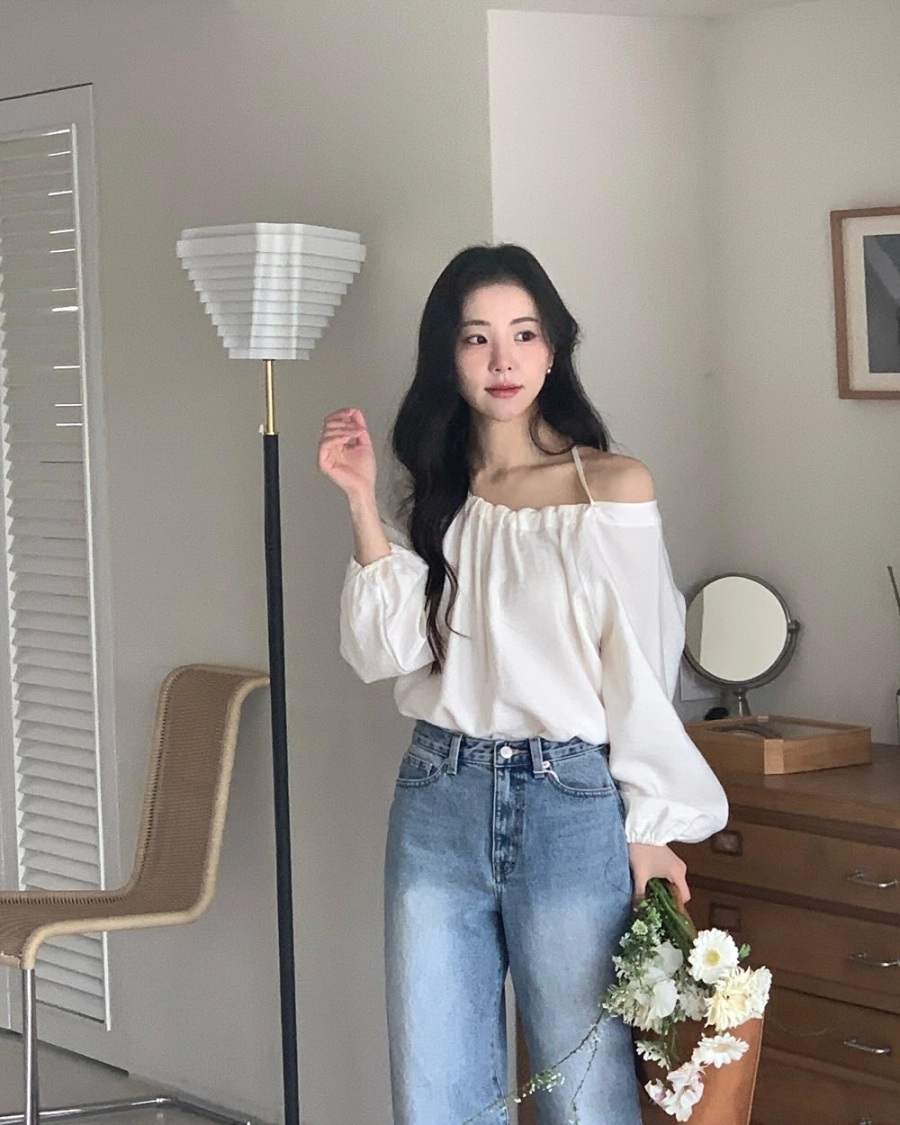 Kiểu áo sau 30 tuổi ai cũng mặc, nhưng muốn đẹp thì cần tránh 1 sai lầm- Ảnh 14. Lưu ý khi diện item quốc dân cho phụ nữ 30