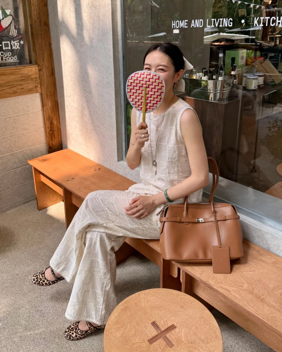 Trend diện đồ nhạt như nước lọc phủ sóng mxh