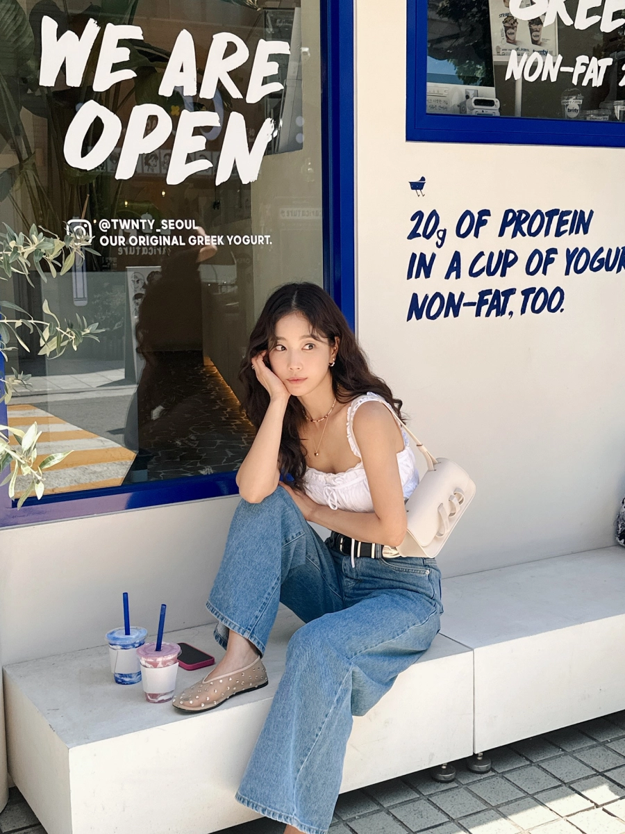 Cao thủ mặc đẹp 42 tuổi gợi ý 10 set đồ sáng màu chuẩn tinh tế, hack tuổi đỉnh cao- Ảnh 1. Tuyệt chiêu mặc đẹp giành cho quý cô 40