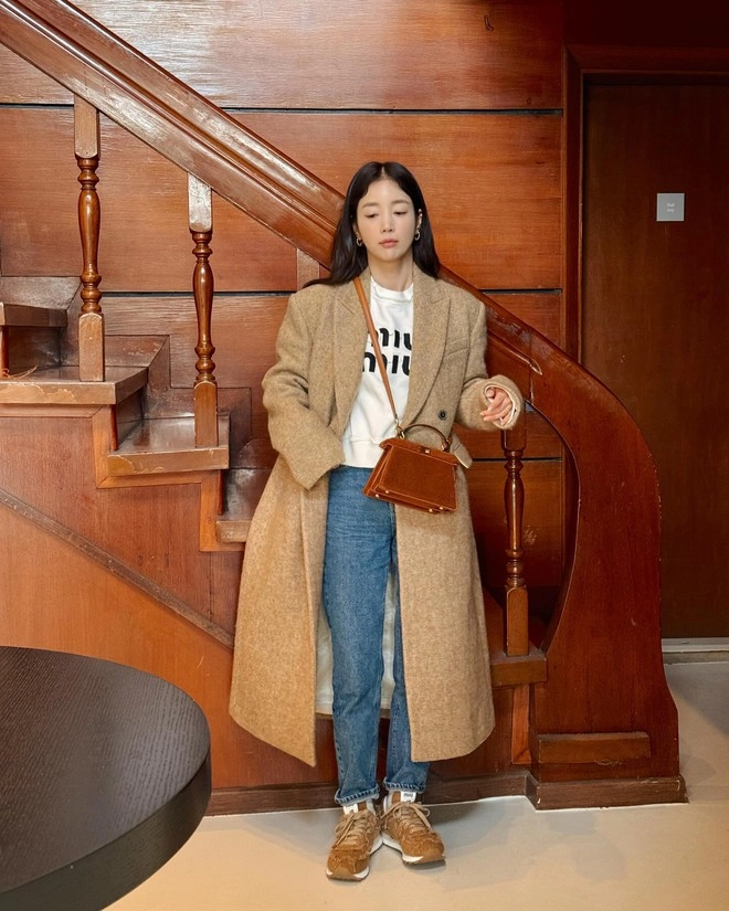 Không bao giờ lỗi trend với 4 mẫu quần jeans đơn giản nhưng quen thuộc