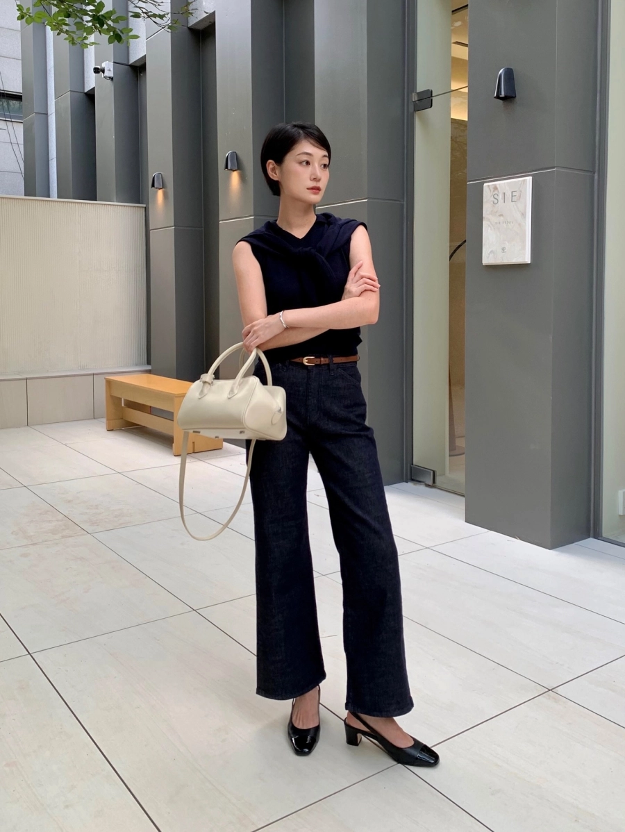 10 cách mặc quần ống đứng siêu trẻ trung và tôn dáng cho ai không thích quần ống rộng- Ảnh 4. 10 outfit sang chảnh từng centimet cho chị em đông 2025