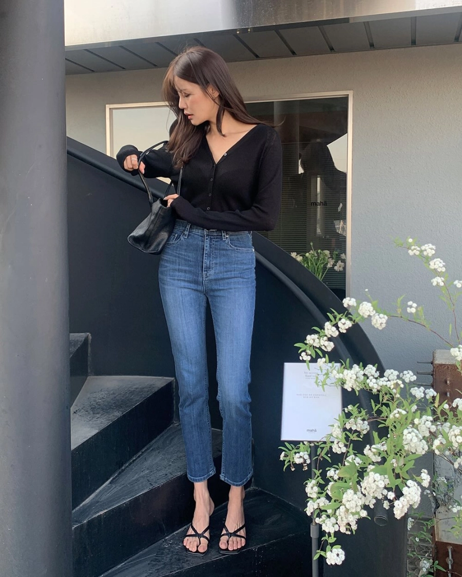 10 cách mặc quần ống đứng siêu trẻ trung và tôn dáng cho ai không thích quần ống rộng- Ảnh 6. 10 outfit sang chảnh từng centimet cho chị em đông 2025