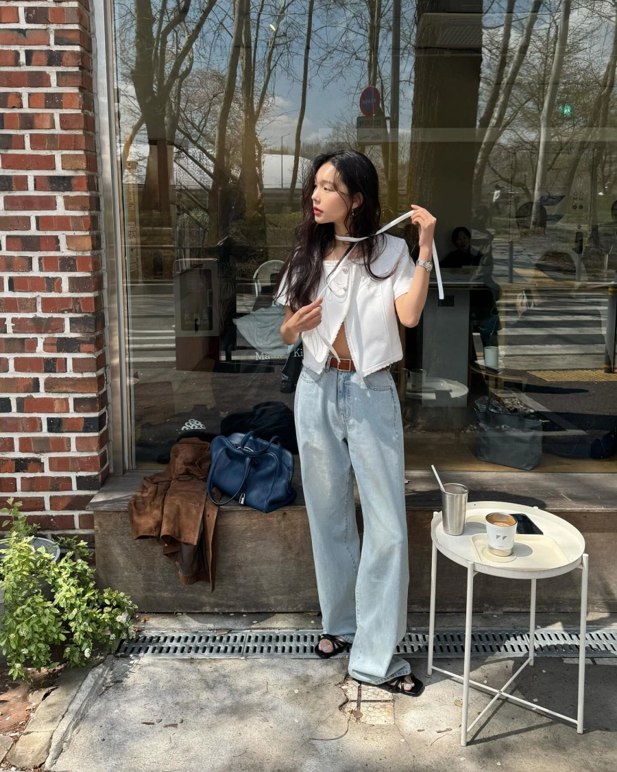 Áo trắng và quần jeans xanh nàng đã thử 