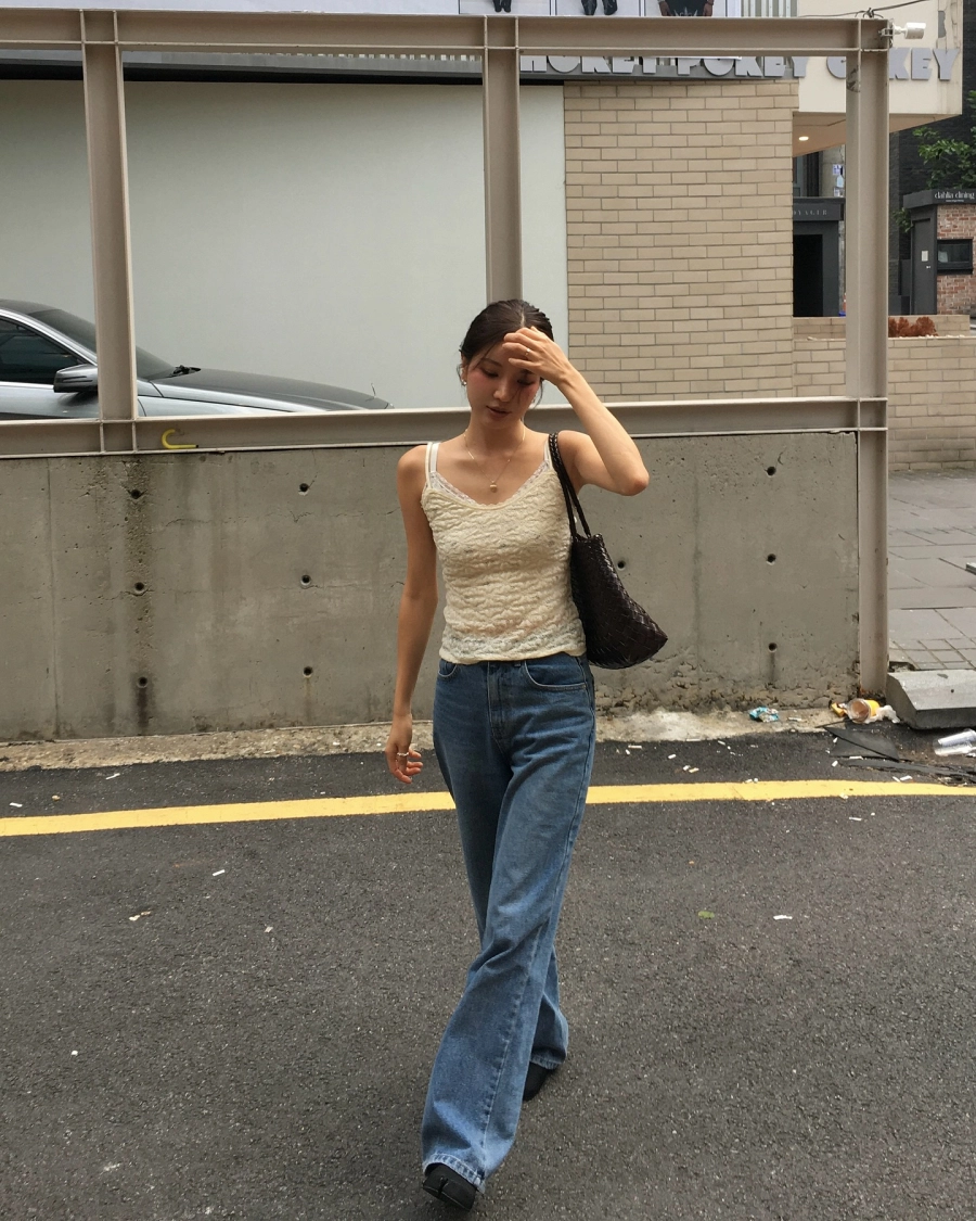 Áo trắng và quần jeans xanh nàng đã thử 