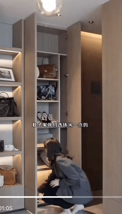 Biến thành nữ thần công sở chỉ với áo sơ mi trơn màu đơn giản