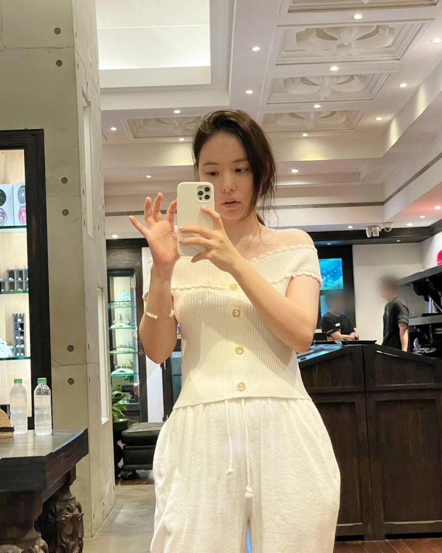 Min hyo rin phân trần về phàn nàn vóc dáng